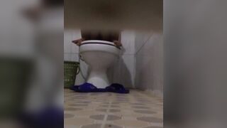 Desi maid pooping