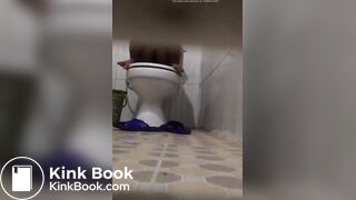 Desi maid pooping