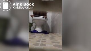 Desi maid pooping