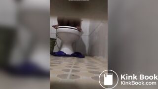 Desi maid pooping
