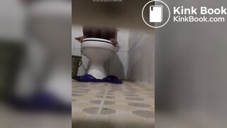 Desi maid pooping