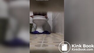 Desi maid pooping