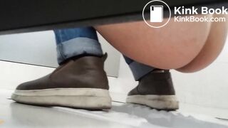 [pooing] chinese toilet closeup - 2