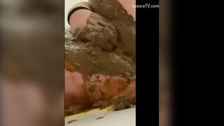 Shit in pussy - video 4