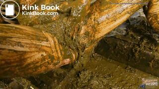 Wicked Betty in the manure channel - sexmachine fun