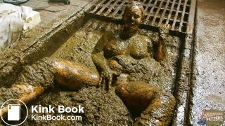 Wicked Betty in the manure channel - sexmachine fun