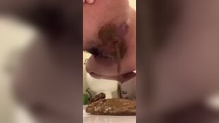 Pretty girl pooping - video 13