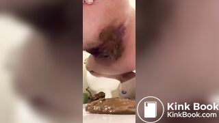 Pretty girl pooping - video 13