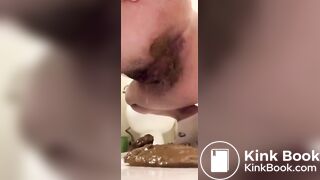 Pretty girl pooping - video 13