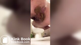 Pretty girl pooping - video 13