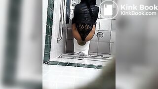 Ebony squat piss