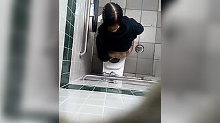 Sexy Latina takes a smelly poop