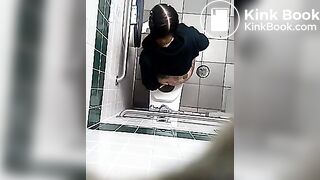 Sexy Latina takes a smelly poop