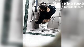 Sexy Latina takes a smelly poop