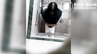 Sexy Latina takes a smelly poop