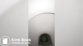 GF Pooping 04