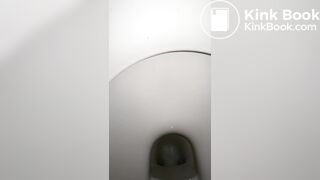 GF Pooping 04