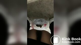 中国女王正在为他的厕奴准备食物