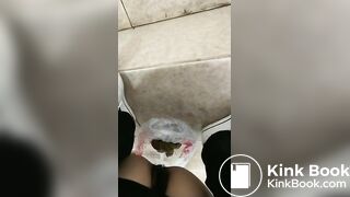 中国女王正在为他的厕奴准备食物