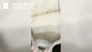 中国女王正在为他的厕奴准备食物