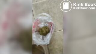 中国女王正在为他的厕奴准备食物