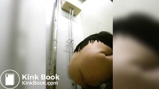 Fat girl pooping huge logs