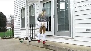 Poop white pants - video 2