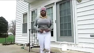 Poop white pants - video 2