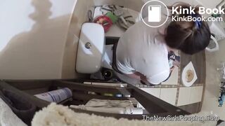 Sexy white girl with a big ass poops