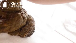 Twitter Korean girl POOPs on the pad (트위터 여중생 스캇 바닥 스캇)