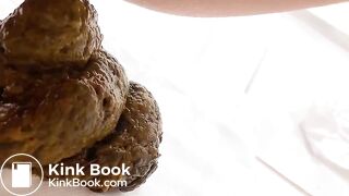 Twitter Korean girl POOPs on the pad (트위터 여중생 스캇 바닥 스캇)