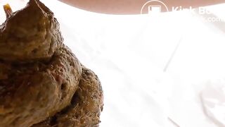 Twitter Korean girl POOPs on the pad (트위터 여중생 스캇 바닥 스캇)