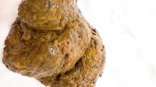 Twitter Korean girl POOPs on the pad (트위터 여중생 스캇 바닥 스캇)