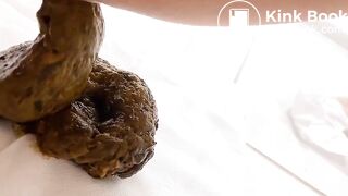 Twitter Korean girl POOPs on the pad (트위터 여중생 스캇 바닥 스캇)