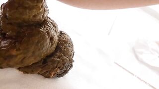 Twitter Korean girl POOPs on the pad (트위터 여중생 스캇 바닥 스캇)