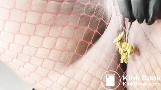 Thicc ebony shits through fishnets
