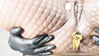 Thicc ebony shits through fishnets