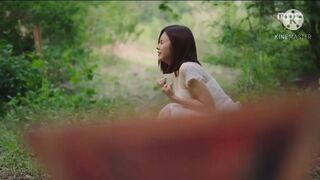 Asian girl shits - video 4