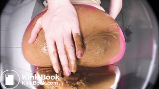 Girl have Diarrhea in Pantyhouse