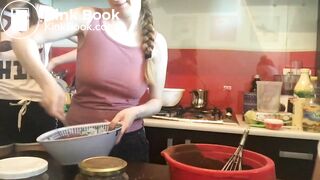 3 girls eat scat muffins