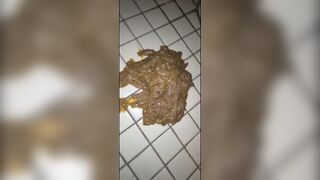 Phat ass does big messy poo
