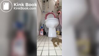 Phat ass does big messy poo