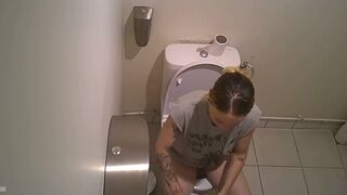 CLASSIC french_girl_spied_in_toilets_at_gym