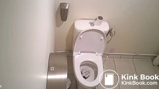 CLASSIC french_girl_spied_in_toilets_at_gym