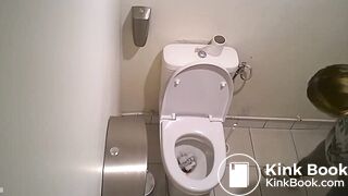 CLASSIC french_girl_spied_in_toilets_at_gym