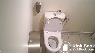 CLASSIC french_girl_spied_in_toilets_at_gym