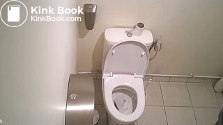 CLASSIC french_girl_spied_in_toilets_at_gym