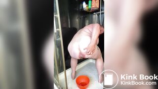 British Mom shits in shower
