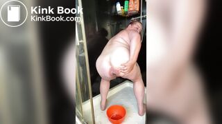 British Mom shits in shower