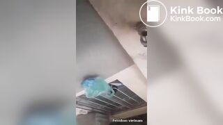 Mis Hồng ỉa vào miệng cho slave ăn cứt